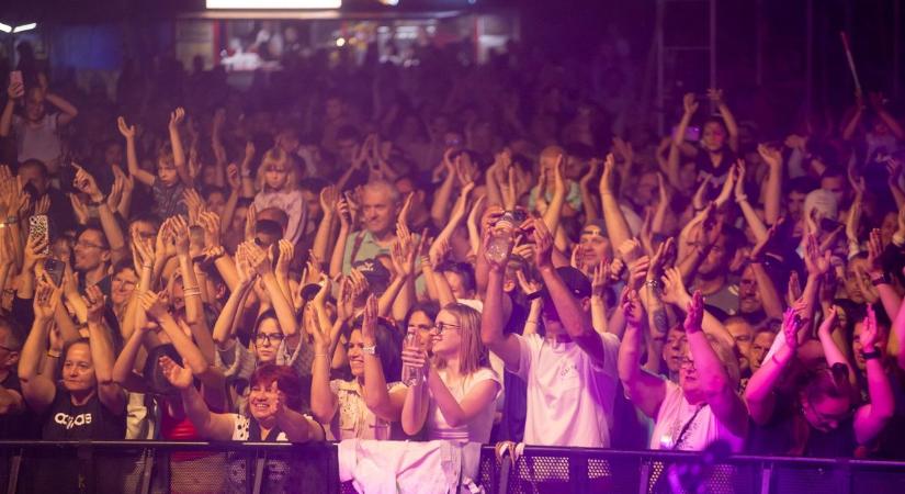 Horváth Tamás elvarázsolta Sárbogárdot, jöhet a Tankcsapda (galéria)