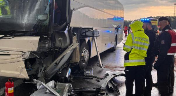 Magyarok szenvedtek buszbalesetet Csehországban