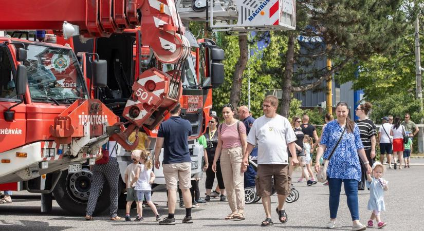 Megszólaltak a szirénák Székesfehérváron, fotókon, hogy mi történt! (galéria)