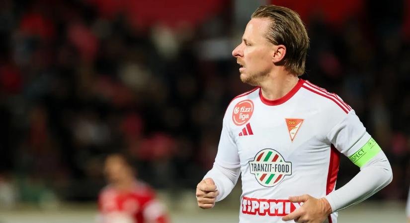 Dzsudzsák Balázs a következő idényt is a DVSC-ben tölti