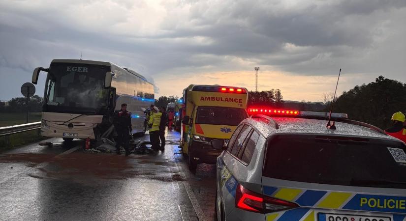 Nagy baj történt a magyar busszal Csehországban