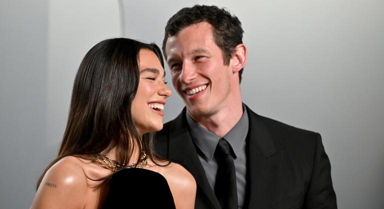 Összeházasodott Dua Lipa és Callum Turner: titokban mondták ki a boldogító igent