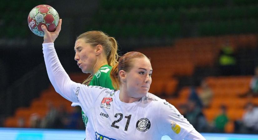 Tizennyolc percen át tartották a dobogóst