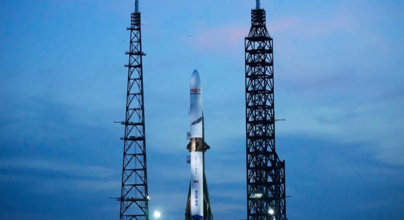 Először csak füst szállt fel az égbe, majd egy gigantikus robbanás következett a floridai Cape Canaveralban