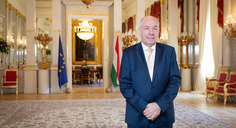 Sulyok Tamás bejelentette, nem mond le államfői tisztségéről