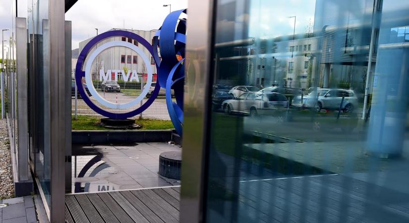 „Jobbos elemzőket kezdjétek el kérlek keresni”- adta utasításba az MTVA hírigazgatója a választások reggelén, Magyar azonnali távozásra szólította fel a vezérigazgatókat