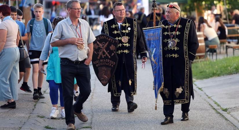 Orbán-napi borünnep Hajóson, adományrekord Kiskunhalason