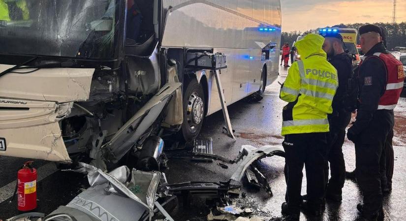 Megszólalt az egri buszos cég a csehországi balesetről
