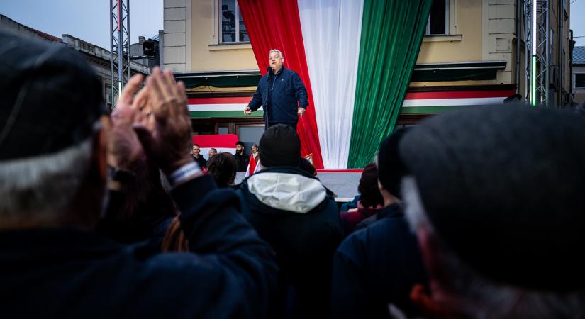 Megkezdődött a „fekete pufajkások” kihallgatása, akik Orbán Viktor országjárásán tűntek fel
