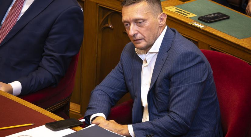 A Rogánnak évről évre jelentős találmányi díjat utaló cég teljes bérköltsége kisebb a politikus gázsijánál