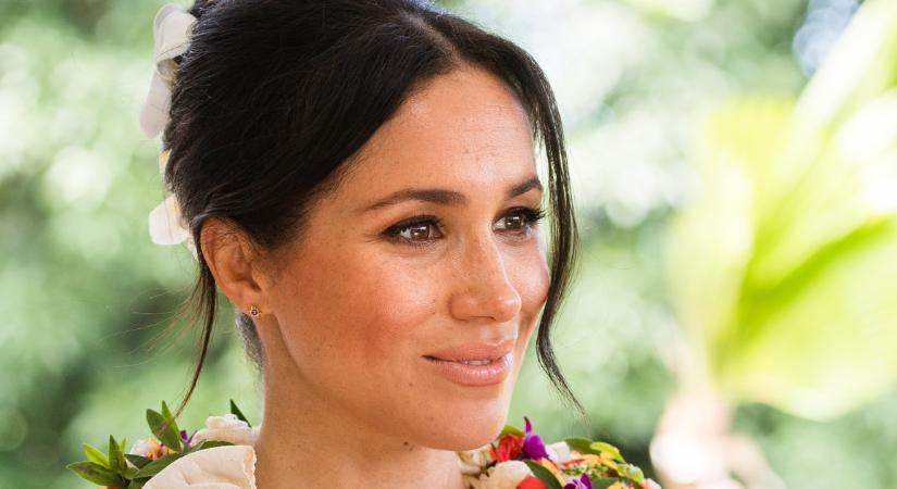 Bimbót villantott: Meghan Markle melltartó nélkül pózol a képeken