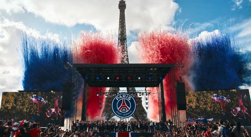 Óriási tömeg előtt, az Eiffel-torony mellett ünnepelték a BL-címet a PSG játékosai