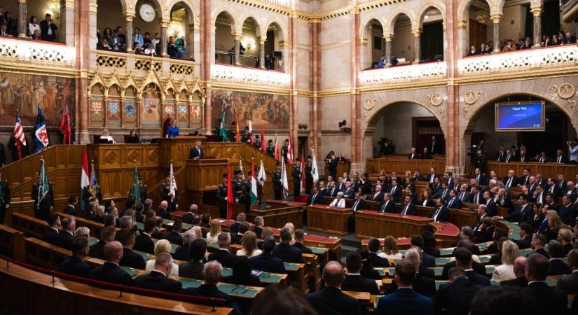 Már ma megszavazhatja az Országgyűlés a képviselői fizetések csökkentését