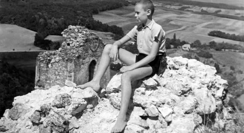 Egy hatszáz éves legenda nyomában – Ilyen volt, ilyen lett a kilátás a bakonyi várból (képgaléria)
