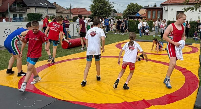A birkózással ismerkedtek a kertvárosi óvodások