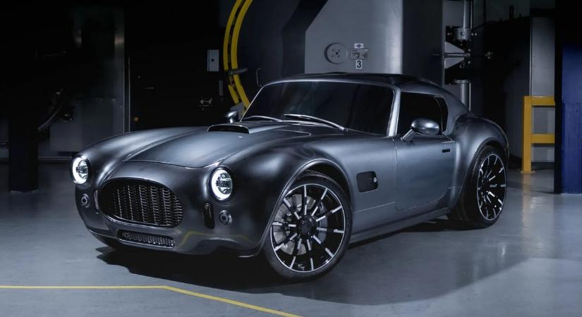 730 lovas V8-cal debütált az első AC Cobra kupé
