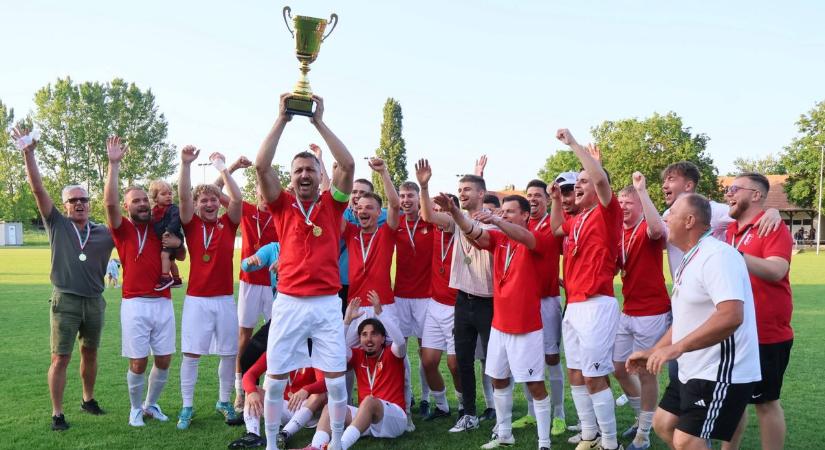 Durrant a pezsgő a bajnokavatáson, de az igazi fieszta még hátravan Bölcskén (galéria)