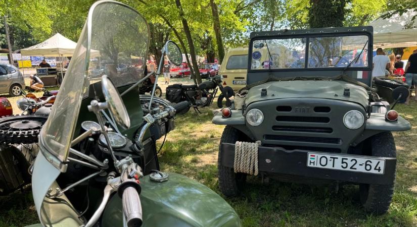 Időutazás négy keréken: Veterán járművek hódították meg a várost! (galéria)