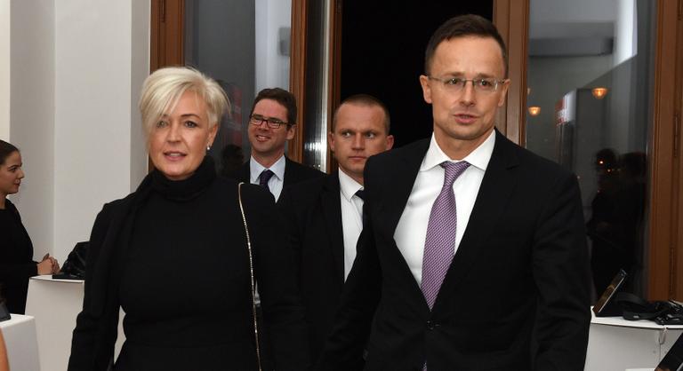 Szijjártó Péter felesége több mint 300 millió forintot vett ki cégéből, míg Orbán Viktor apja csaknem négyszer ennyit