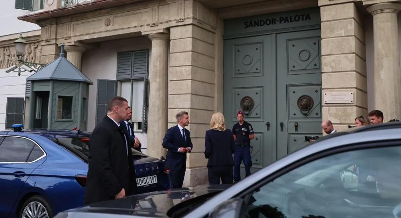 Meggyengült Magyar Péter, egyedül már fenyegetőzni sem tud
