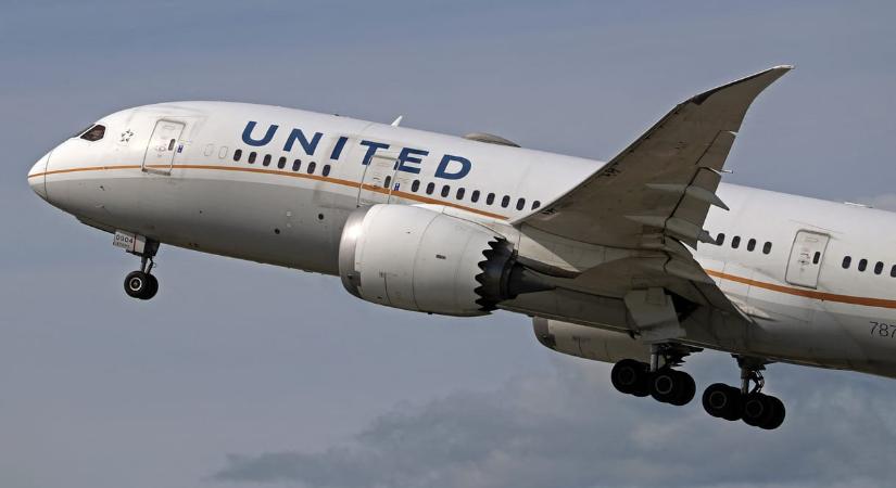 Kényszerleszállást hajtott végre a United Airlines gépe, mert valaki a bomba nevet adta a Bluetooth-hangszórójának