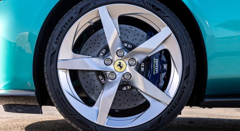 Szándékosan leeső kerekeket tervezett a Ferrari
