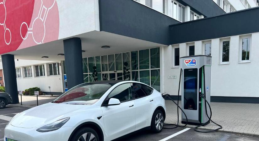 Leverte a kínai konkurenseket a Tesla