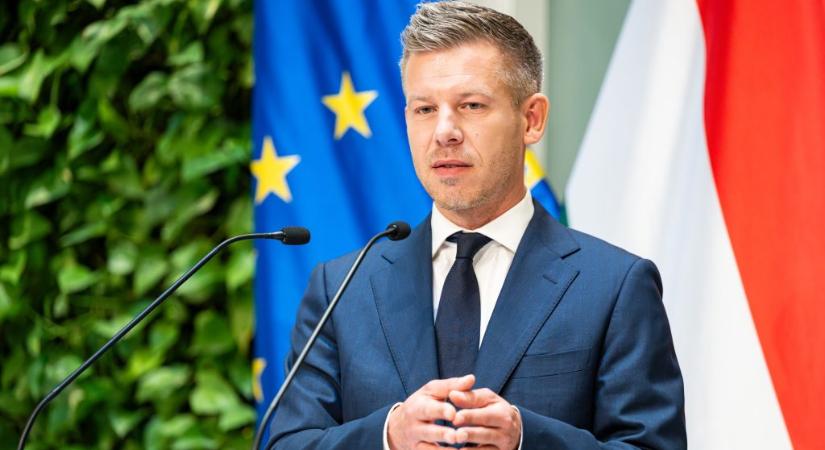 Magyar Péter a Sándor-palotánál: A magyar köztársaság nem Sulyok Tamásé