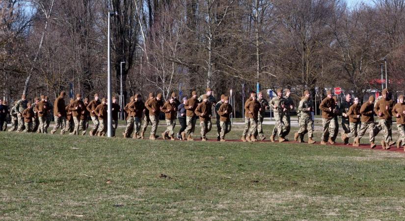 Ennyit keresnek a katonák: lakhatás, étkezés, fizetés – Somogyban ezért népszerű a sereg