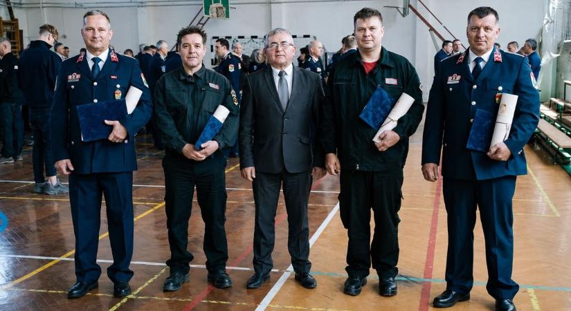 Már rég nem csak a lángokkal küzdenek – rangos elismerést kaptak a miklósi tűzoltók