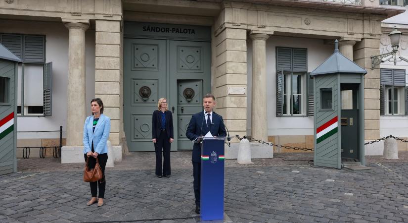 Sulyok Tamás nem mondott le, a Tisza-frakció módosítani fogja az Alaptörvényt, „minden bábnak az eltávolításáról szó lesz”