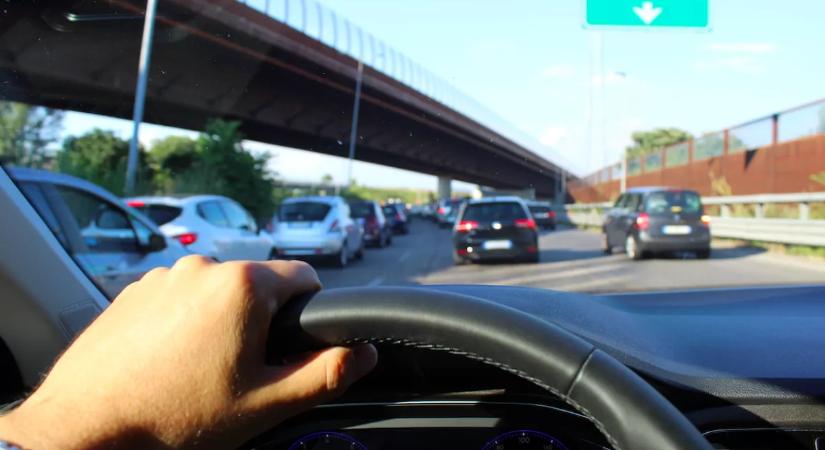 Pénzt adnak a dugóban állásért a magyarok kedvenc nyaralóhelyén, de van a dologban egy hatalmas csapda