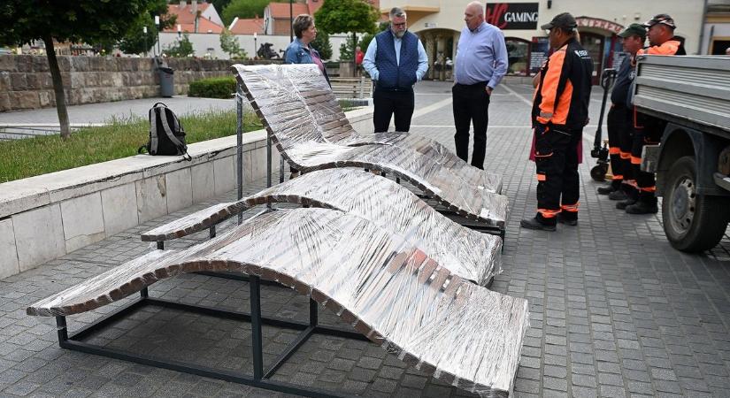 Észrevetted? Új helyre került az EGER felirat, modern padokkal bővült a tér