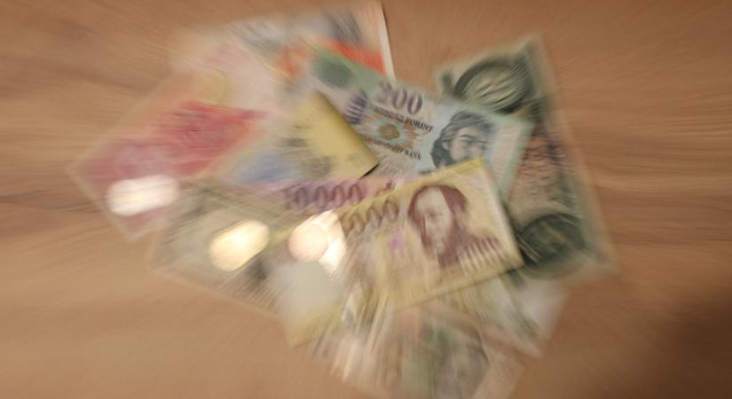 A forint ma reggel úgy döntött, hogy nem érdekli a gravitáció