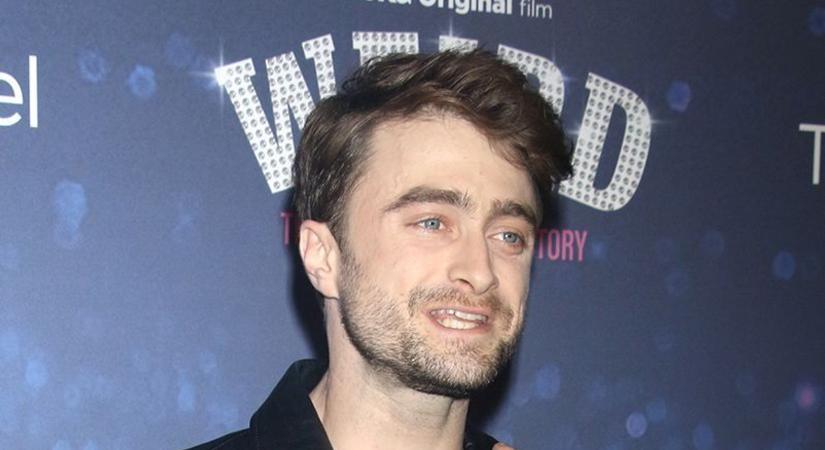 Először látta apját a tévében: a Harry Potter‑sztár kisfia imádnivalóan reagált