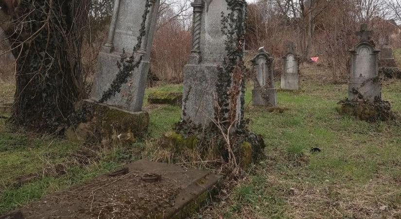 Halottgyalázás a temetőben, megszólalt az önkormányzat is a rejtélyes sírkerti maradványokról