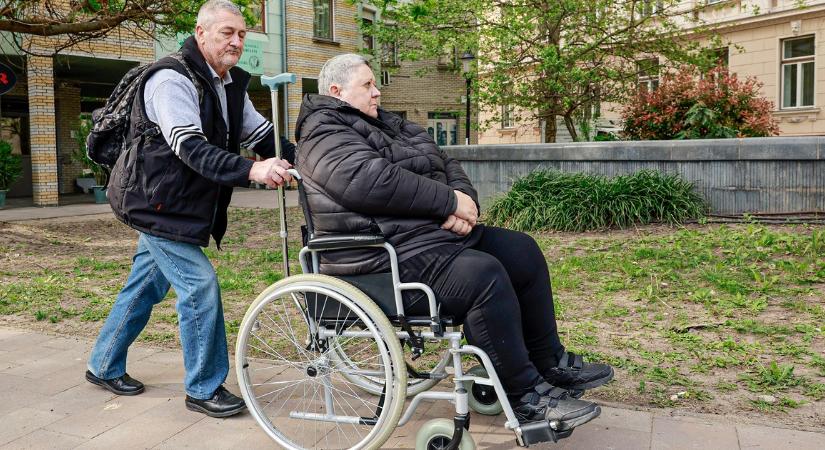 Kiborította a tárgyalás, kórházban kezelik Till Tamás édesanyját – "A gyilkos belevigyorgott a szemünkbe"