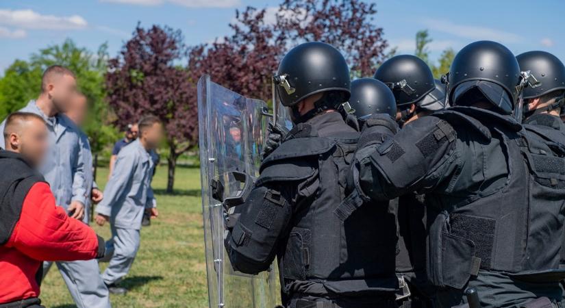 Zavargások, veszélyes rabok a börtönökben – mit csinál a smasszerkommandó?