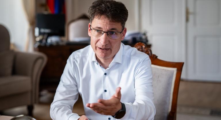 Cser-Palkovics András reagált a polgármesteri fizetéscsökkentés tervére, elárulta a terveit