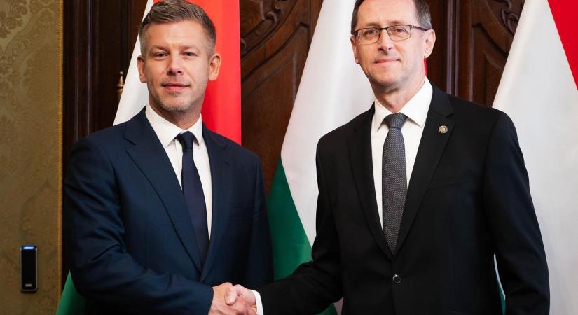 Magyar Péter megbeszélést folytatott Varga Mihállyal, ebben maradtak az euró kérdésében