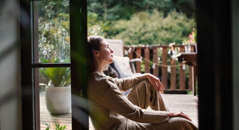 Kikészít a stressz? Erre az egyszerű házimunkára esküsznek a zen szerzetesek