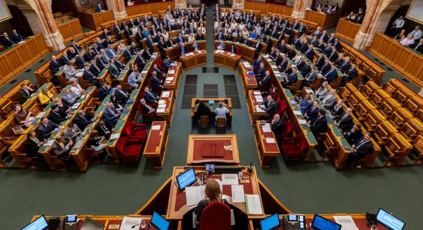 Magyar Péter felszólalásával indul a parlament ülése