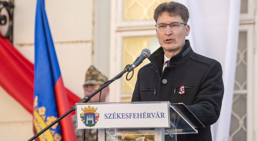 Épületomlás Székesfehérváron – egy ember a romok alá szorult, a polgármester felszólalt