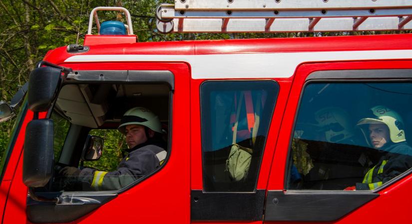 Összedőlt egy bontás alatt álló többemeletes épület Székesfehérváron