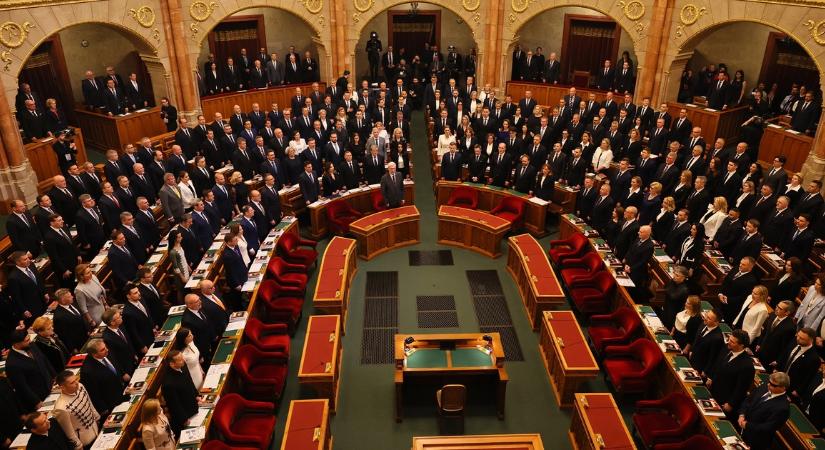 Az országgyűlési képviselők illetményének csökkentéséről is tárgyalhat a parlament