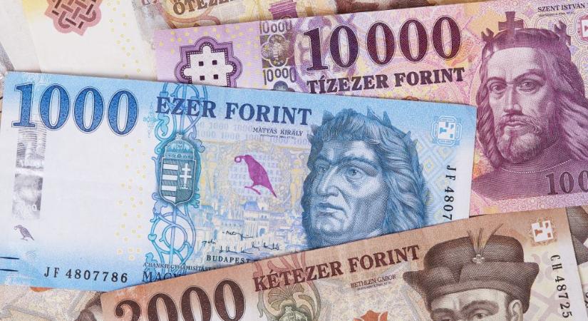 Szijjártó felesége 335 millió, míg apja 120 millió forint osztalékot vett ki a cégeikből
