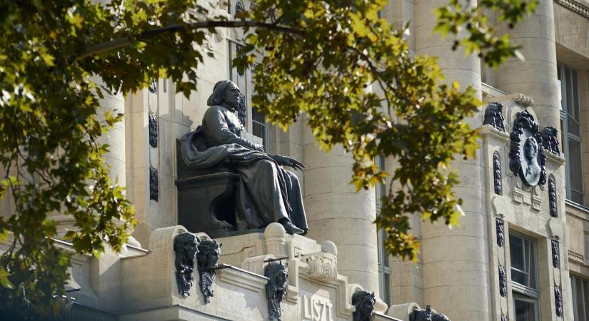 Mendelssohn 13 évesen komponált hegedűversenyét adja elő a Budapesti Fesztiválzenekar