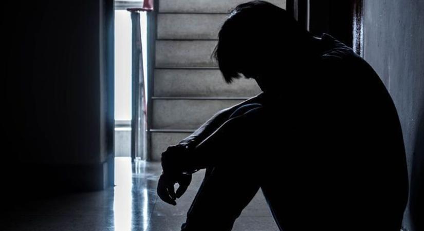 Gönyűi késelés megrázó részletei: meg akarta ölni szüleit a 13 éves fiú