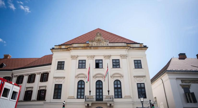 Hétköznap is látogatható a héten a Karmelita és a Rogán-tárca épülete
