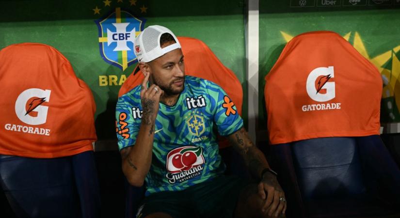 Neymar egy percet sem játszott, de az ellenfél összes játékosa vele akart közös fotót
